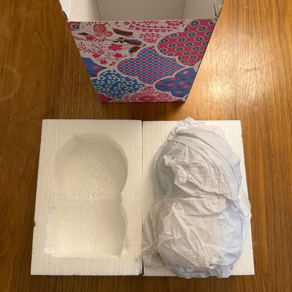 Taylor Swift Lover Snowglobe w/ box - Picture 3 of 11